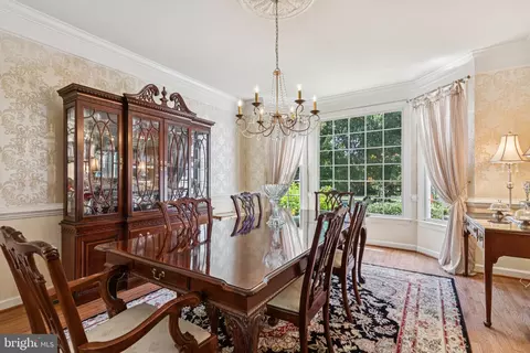 Dining - 702 Pearson Point Pl, Annapolis, MD 21401 photo 2 of 9