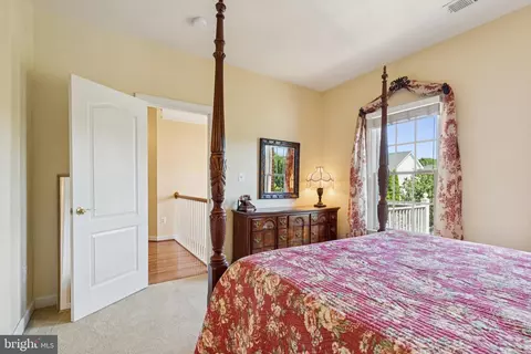 Bedroom - 702 Pearson Point Pl, Annapolis, MD 21401 photo 10 of 11