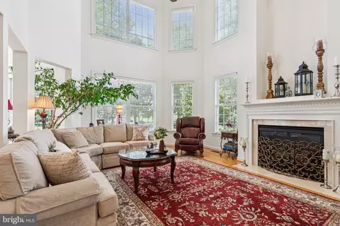 Living - 702 Pearson Point Pl, Annapolis, MD 21401 photo 3 of 3