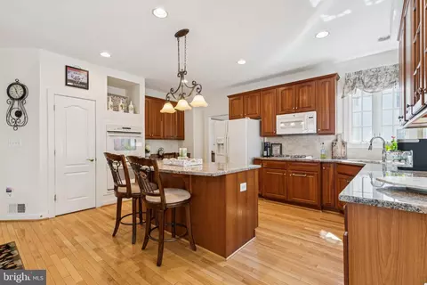 Kitchen - 702 Pearson Point Pl, Annapolis, MD 21401 photo 6 of 6