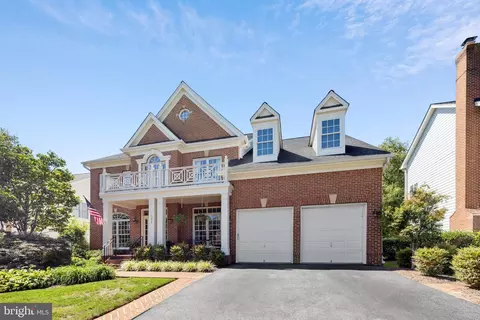 Exterior - 702 Pearson Point Pl, Annapolis, MD 21401 photo 7 of 13