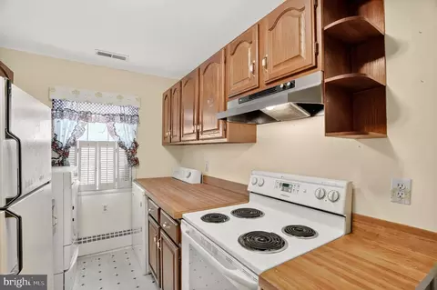 Kitchen - 2921 Main St, Edgewater, MD 21037 photo 2 of 3