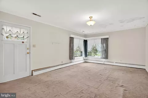 Living - 2921 Main St, Edgewater, MD 21037 photo 1 of 4