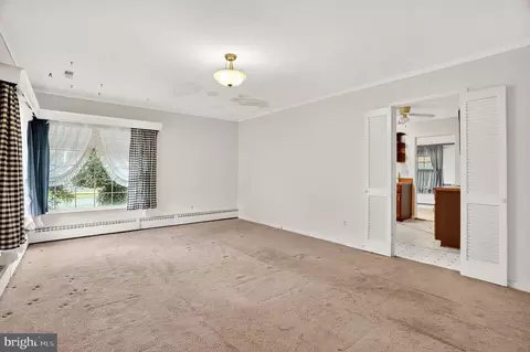 Living - 2921 Main St, Edgewater, MD 21037 photo 2 of 4