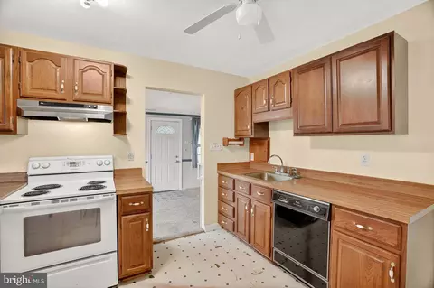 Kitchen - 2921 Main St, Edgewater, MD 21037 photo 3 of 3