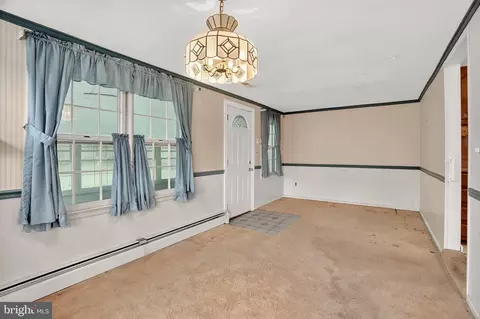 Living - 2921 Main St, Edgewater, MD 21037 photo 4 of 4