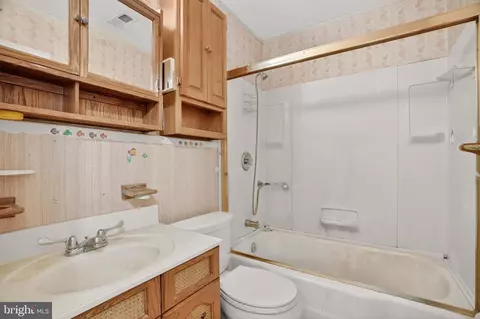 Bath - 2921 Main St, Edgewater, MD 21037 photo 1 of 1