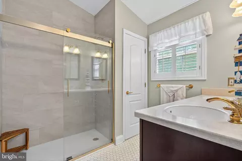 Bath - 728 Spoon Ct #15, Arnold, MD 21012 photo 3 of 6