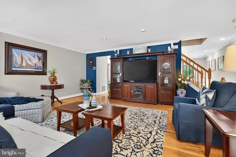 Living - 728 Spoon Ct #15, Arnold, MD 21012 photo 2 of 2