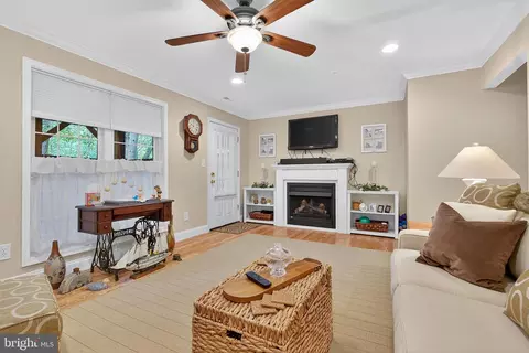 Living - 728 Spoon Ct #15, Arnold, MD 21012 photo 1 of 2