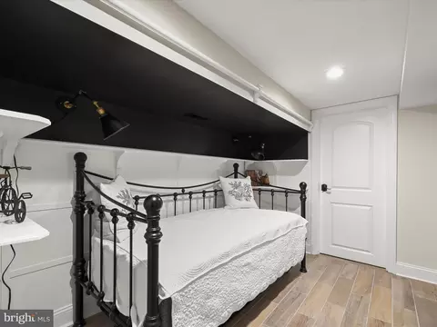 Bedroom - 235 Bay Front Dr, Pasadena, MD 21122 photo 6 of 8