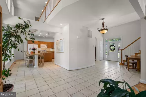 Entry Way - 921 Lake Dr, Arnold, MD 21012 photo 3 of 7