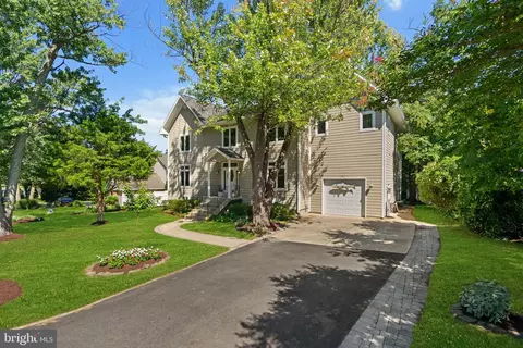 Exterior - 921 Lake Dr, Arnold, MD 21012 photo 2 of 7