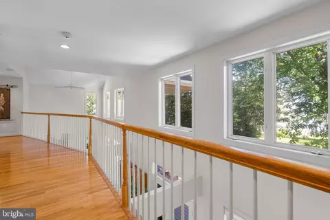 Entry Way - 921 Lake Dr, Arnold, MD 21012 photo 6 of 7