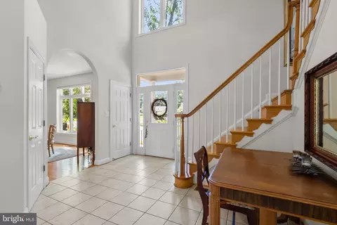Entry Way - 921 Lake Dr, Arnold, MD 21012 photo 2 of 7
