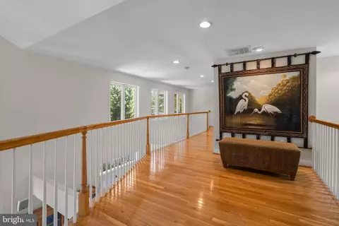 Entry Way - 921 Lake Dr, Arnold, MD 21012 photo 4 of 7