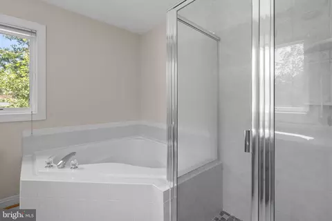 Bath - 921 Lake Dr, Arnold, MD 21012 photo 3 of 4