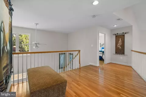 Entry Way - 921 Lake Dr, Arnold, MD 21012 photo 5 of 7