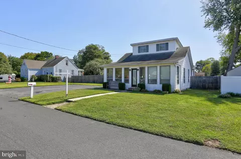 7821 Bodkin View Dr, Pasadena, MD 21122