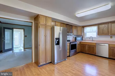 7821 Bodkin View Dr, Pasadena, MD 21122 photo 3