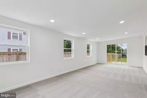 Living - 8582 Main Ave, Pasadena, MD 21122 photo 2 of 8