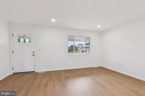 Living - 8582 Main Ave, Pasadena, MD 21122 photo 8 of 8