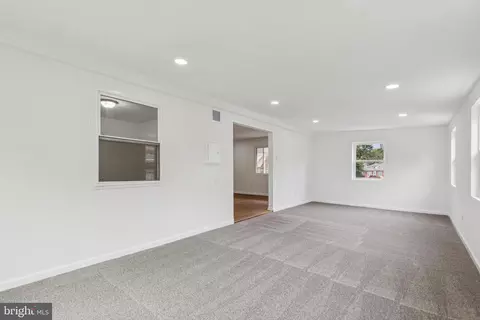 Living - 8582 Main Ave, Pasadena, MD 21122 photo 5 of 8