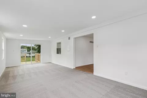 Living - 8582 Main Ave, Pasadena, MD 21122 photo 3 of 8