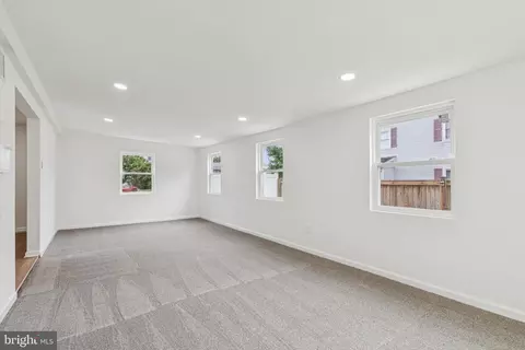 Living - 8582 Main Ave, Pasadena, MD 21122 photo 6 of 8