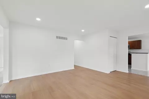 Entry Way - 8582 Main Ave, Pasadena, MD 21122 photo 1 of 2