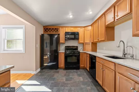 Kitchen - 7871 Chestnut Leaf Rd, Severn, MD 21144 photo 2 of 4