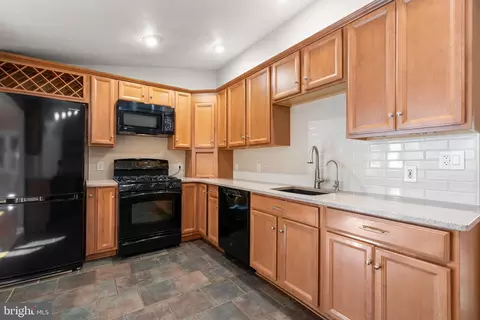Kitchen - 7871 Chestnut Leaf Rd, Severn, MD 21144 photo 3 of 4