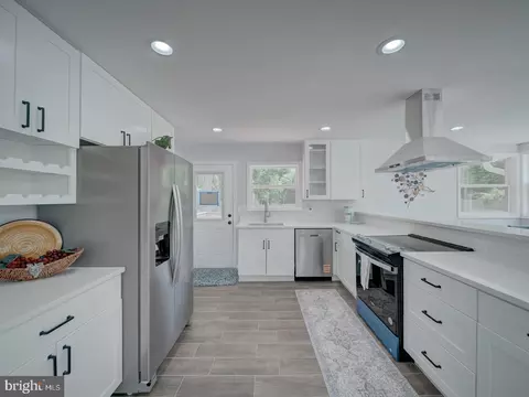 Kitchen - 5463 Sands Rd, Lothian, MD 20711 photo 1 of 5