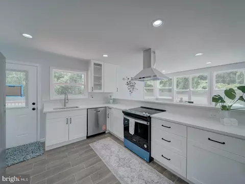 Kitchen - 5463 Sands Rd, Lothian, MD 20711 photo 2 of 5