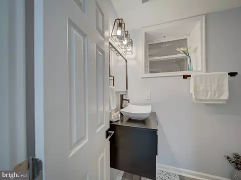 Bath - 5463 Sands Rd, Lothian, MD 20711 photo 3 of 4