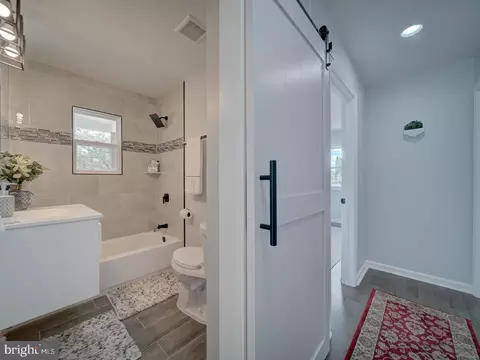 Entry Way - 5463 Sands Rd, Lothian, MD 20711 photo 4 of 6