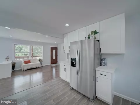 Entry Way - 5463 Sands Rd, Lothian, MD 20711 photo 3 of 6