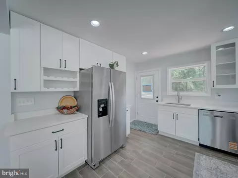 Kitchen - 5463 Sands Rd, Lothian, MD 20711 photo 5 of 5