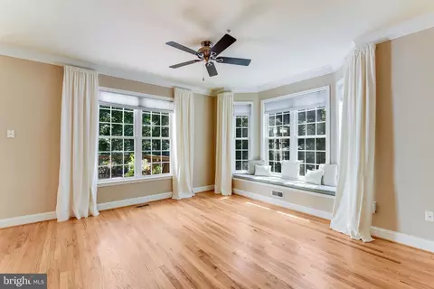 Living - 724 Rusack Ct #50, Arnold, MD 21012 photo 1 of 8