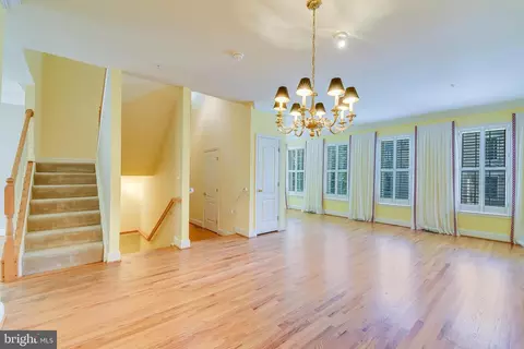Living - 724 Rusack Ct #50, Arnold, MD 21012 photo 4 of 8