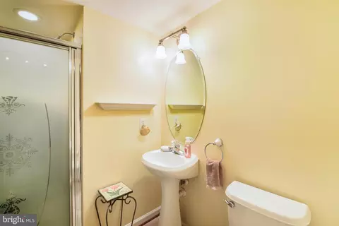 Bath - 724 Rusack Ct #50, Arnold, MD 21012 photo 4 of 4
