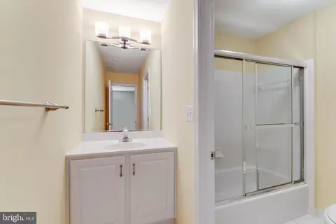 Bath - 724 Rusack Ct #50, Arnold, MD 21012 photo 3 of 4