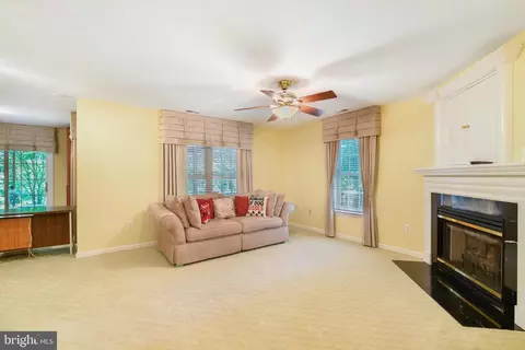 Living - 724 Rusack Ct #50, Arnold, MD 21012 photo 7 of 8
