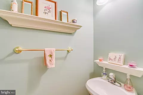 Bath - 724 Rusack Ct #50, Arnold, MD 21012 photo 1 of 4