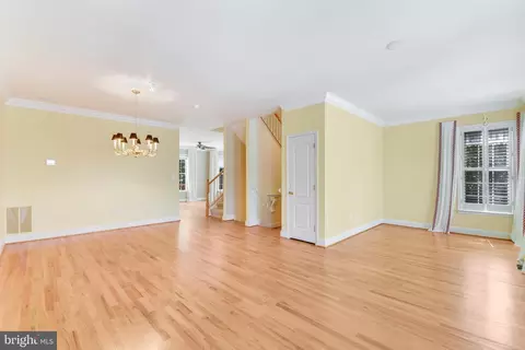 Living - 724 Rusack Ct #50, Arnold, MD 21012 photo 5 of 8