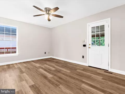 Living - 8016 Catherine Ave, Pasadena, MD 21122 photo 4 of 4