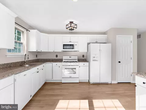 Kitchen - 8016 Catherine Ave, Pasadena, MD 21122 photo 4 of 4
