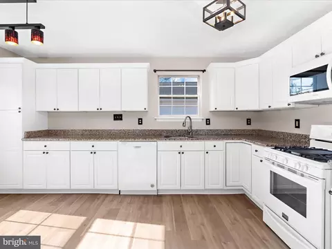 Kitchen - 8016 Catherine Ave, Pasadena, MD 21122 photo 3 of 4