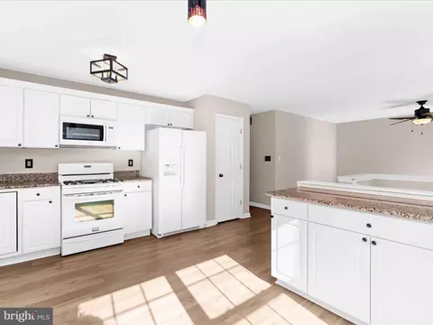 Kitchen - 8016 Catherine Ave, Pasadena, MD 21122 photo 2 of 4