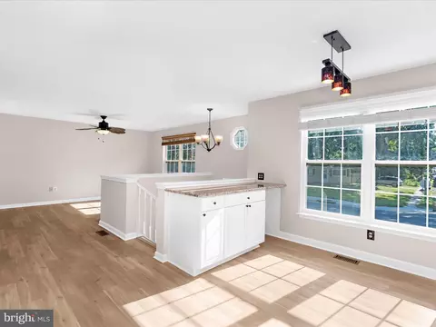 Living - 8016 Catherine Ave, Pasadena, MD 21122 photo 3 of 4